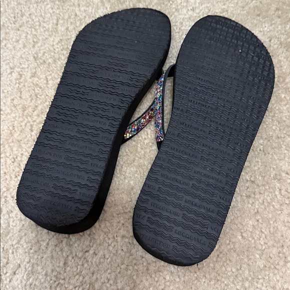 EUC. Size 8.5 Yellow Box Flip Flops - Picture 5 of 6